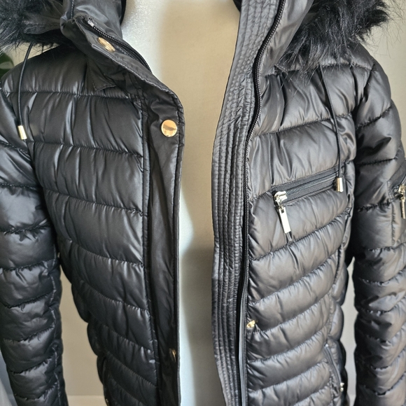 Floor Length Elegant Black Puffer Coat with Fur Trim - Picture 4 of 6